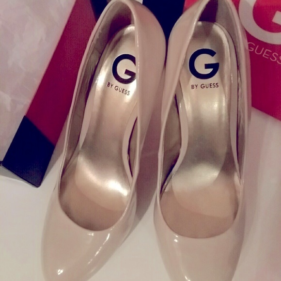 🎉HOST PICK 🎉Guess Platform Heals In Size 10m - Picture 4 of 4